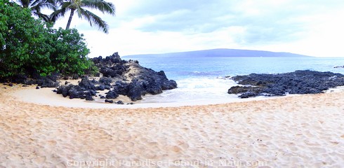 Picture of Secret Cove in Makena, Maui, Hawaii.