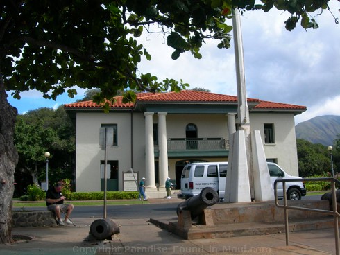 Picture of the Lahaina Courthouse near the harbor in Maui, Hawaii.