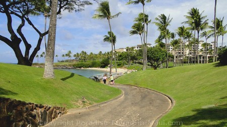 Imagem do passadiço para a Praia de Kapalua, Maui, Hawaii.