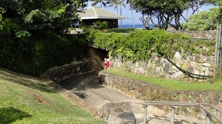 Zdjęcie tunelu do Kapalua Beach, Maui.