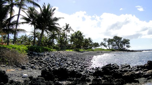 Picture of black rock beach in Wailea, Maui.